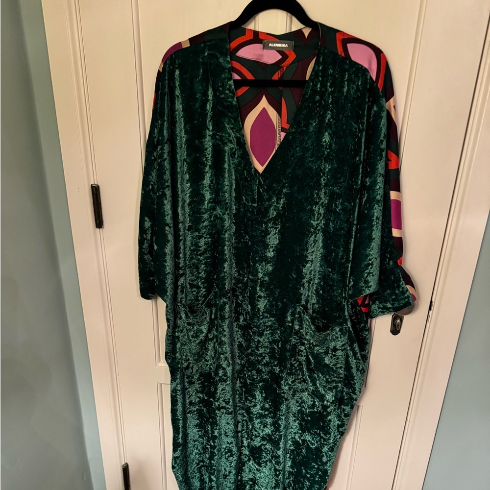 Amazing rare Alembika GREEN crushed velvet caftan. NWOT. OS.
